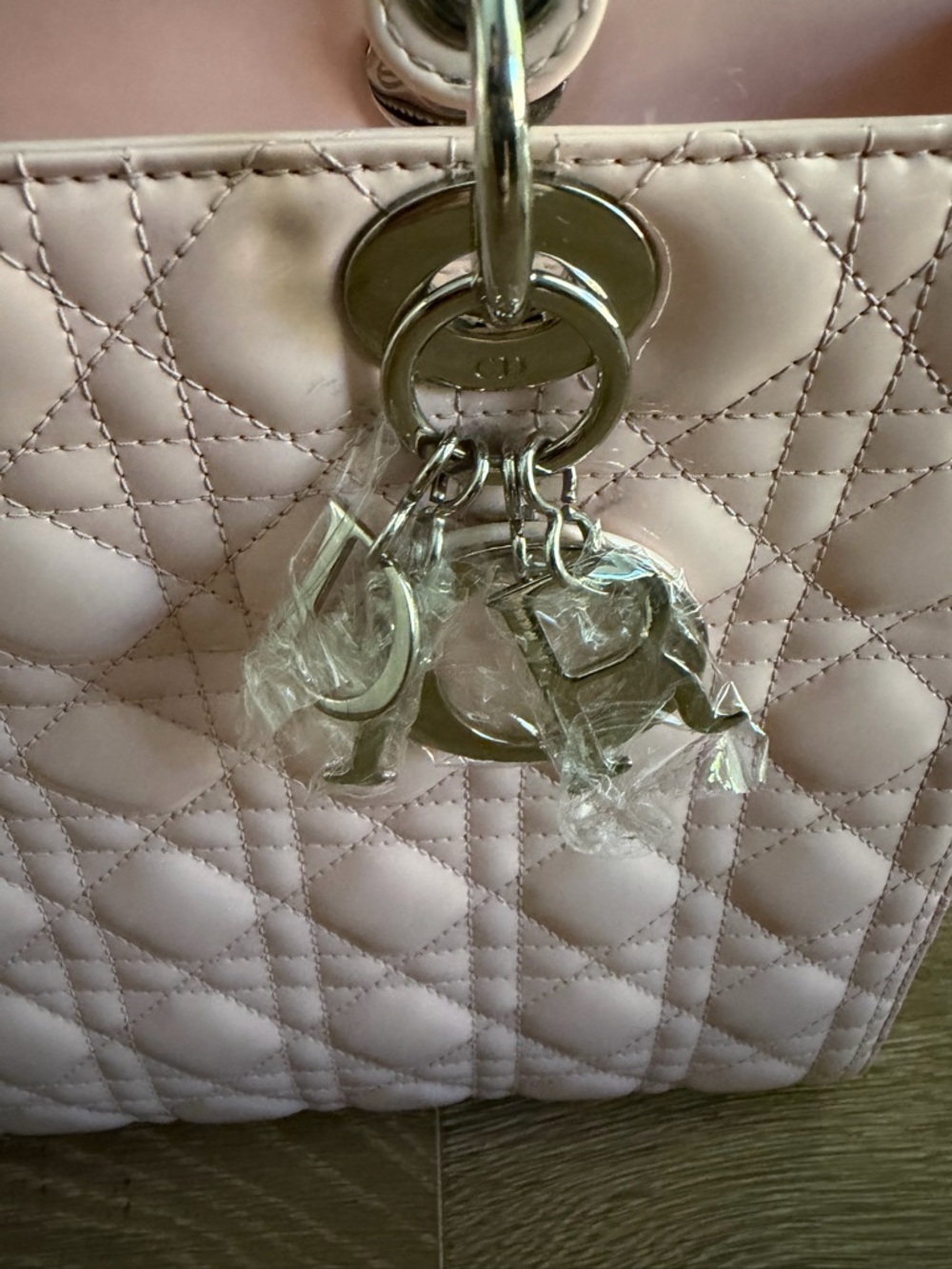 Dior Elegant Light Pink Patent Quilted Top-Handle Women’s Bag lady Dior - Picture 3 of 5
